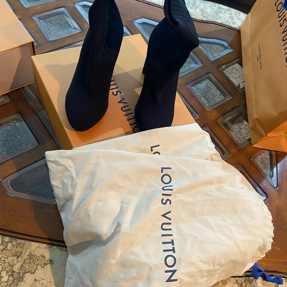 LOUIS VUITTON - ANKLE BOOTS IN BLACK SIZE 7
